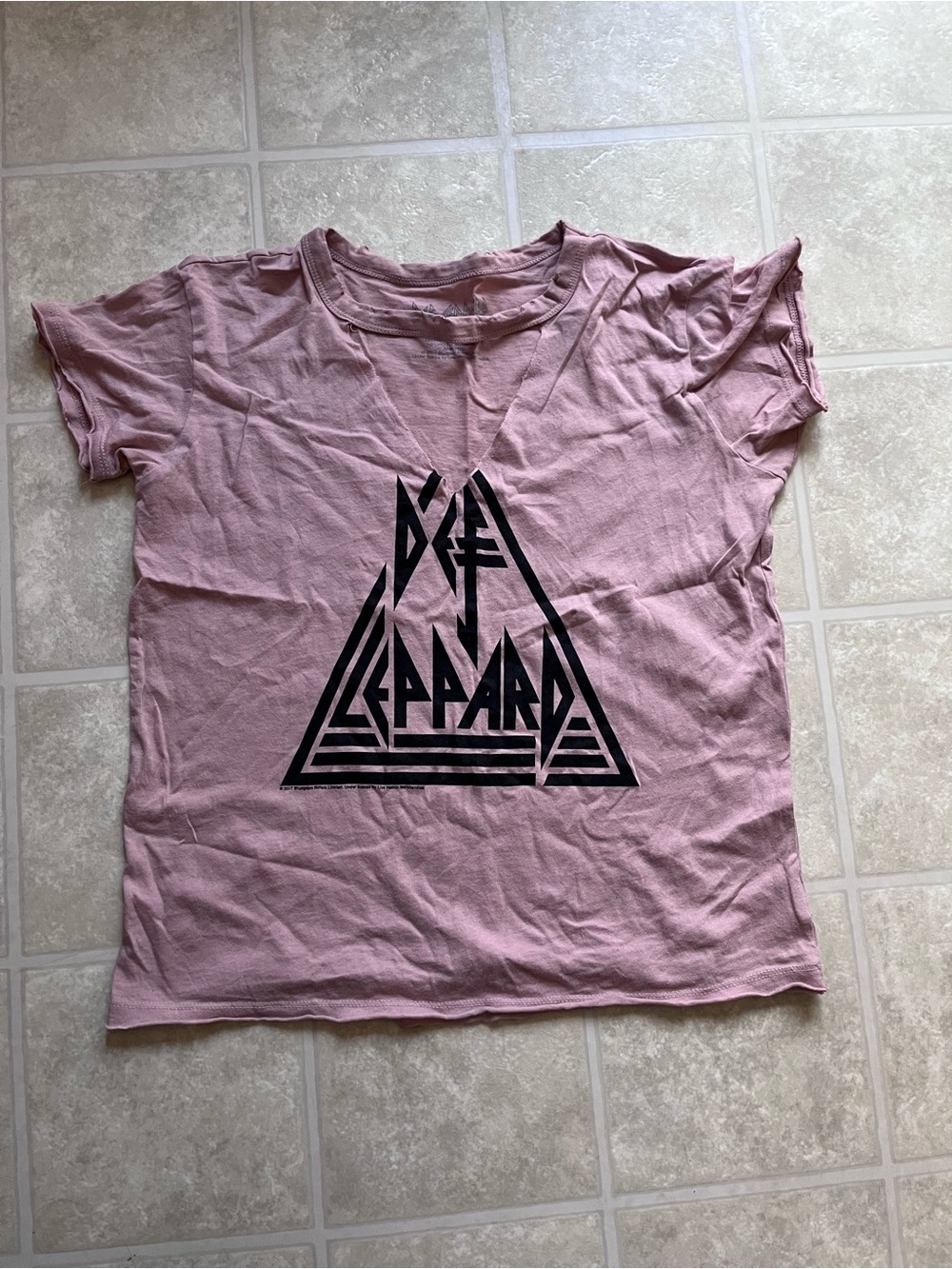 Def Leppard Pink T-shirt Size Small
